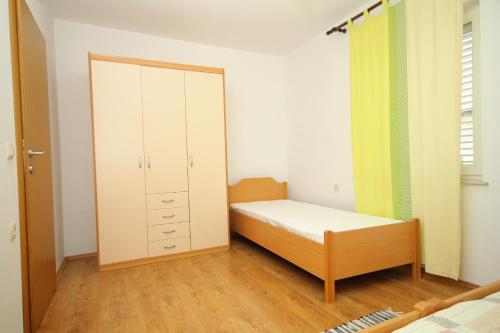 a small bedroom with a bed and a closet at Apartment Zubovici 9363a in Zubovići