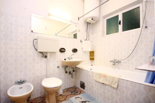 Koupelna v ubytování Apartments by the sea Podstrana, Split - 9412