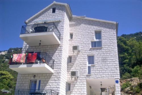 Zdjęcie z galerii obiektu Apartments by the sea Prozurska Luka, Mljet - 9446 w mieście Prožura