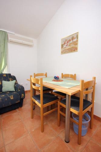 Apartments with a parking space Okrug Gornji, Ciovo - 9441