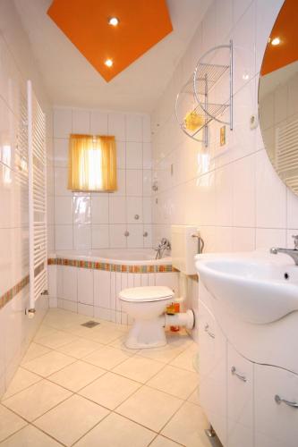 Apartments with parking space Trogir - 9455