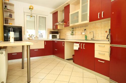 Apartments with parking space Trogir - 9455