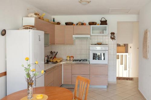 Apartments by the sea Mavarstica, Ciovo - 9432