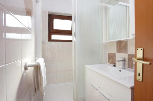Apartments by the sea Slatine, Ciovo - 9453
