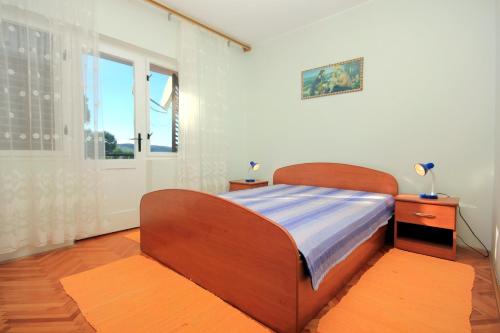 Postel nebo postele na pokoji v ubytování Apartments by the sea Stara Novalja, Pag - 9352