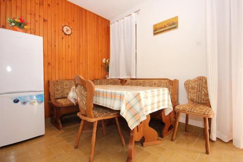 Apartments by the sea Pag - 9355