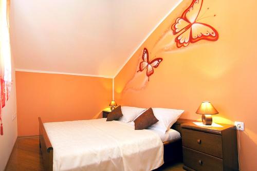 Apartments with parking space Vodice - 10022