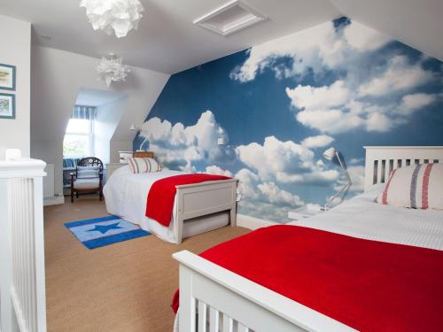 En eller flere senge i et værelse på Lowenna Manor 4