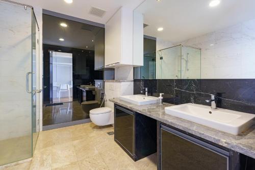 a bathroom with two sinks and a shower at Yemala Suites at Platinum KLCC in Kuala Lumpur