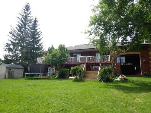 Luxury Lakefront 3-Bedroom Cottage with Great Outdoor Space and Private Dock