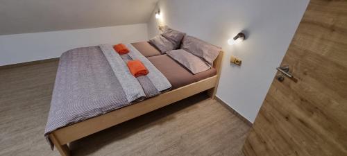 Posteľ alebo postele v izbe v ubytovaní Apartmány Adieu 2