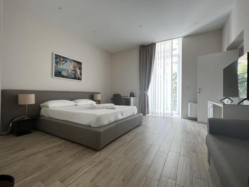 A bed or beds in a room at Il Tempio degli Artisti - Suites