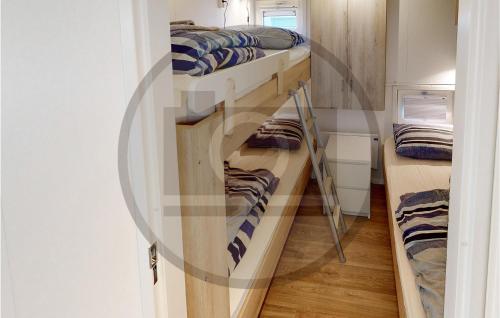 a room with two bunk beds in a room at Stunning Ship In Aalsmeer With Kitchen in Aalsmeer