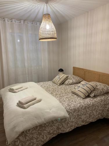 Ένα ή περισσότερα κρεβάτια σε δωμάτιο στο Maison avec sa grande terrasse ensoleillée