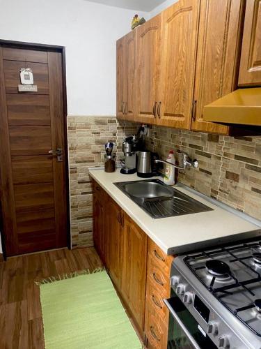 Kitchen o kitchenette sa Chata Adriana