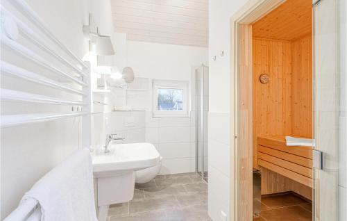 a white bathroom with a sink and a mirror at Beautiful Home In Krems Iiwarderbrück in Göls