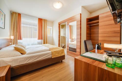 Katil atau katil-katil dalam bilik di Hotel Astoria