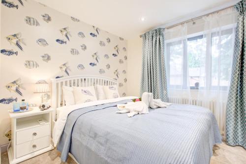 a bedroom with a bed with a teddy bear on it at 2 bedroom luxury House in Oxford in Oxford