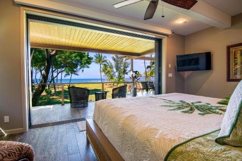a bedroom with a bed and a view of the ocean at Villa Moana Maui in Kihei