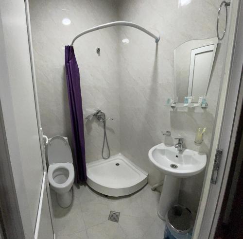 Ένα μπάνιο στο Guest House Demma