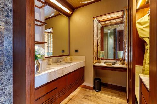W1Bangkoknoi Hotelにあるバスルーム