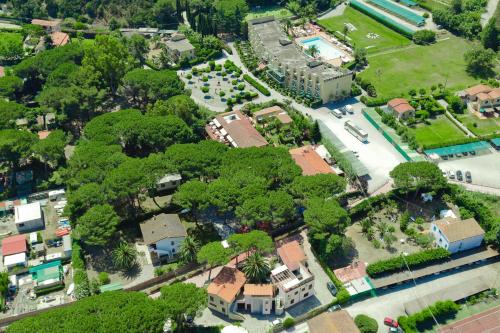 an overhead view of a house with a park at Hotel Anfora in Capoliveri