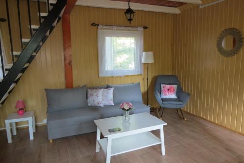 a living room with a couch and a table at Szitakötő vendégház in Mártély