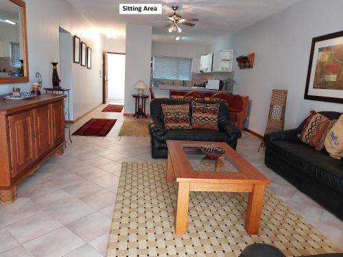 Een keuken of kitchenette bij Central Self Catering