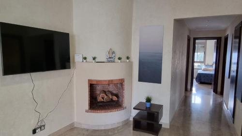 Μια τηλεόραση ή/και κέντρο ψυχαγωγίας στο My Cosy Place Rabat - Skhirat 2min de la plage avec Piscine