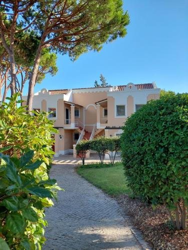 a house with a pathway in front of it at Quinta do Lago Golf, Sea & Sun in Quinta do Lago