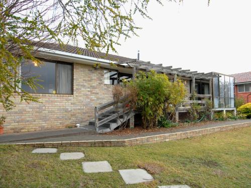 El edificio en el que está la casa vacacional