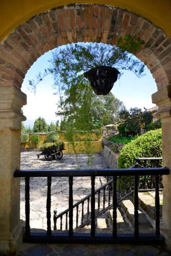 an archway with a view of a courtyard at Hotel Hacienda El Salitre in Paipa