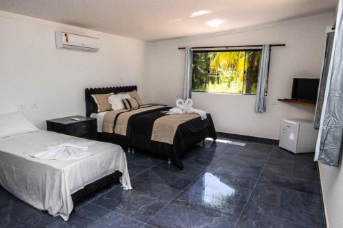 Ένα ή περισσότερα κρεβάτια σε δωμάτιο στο Camboa Suítes