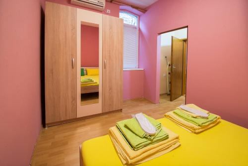 Ένα ή περισσότερα κρεβάτια σε δωμάτιο στο Sasa's House