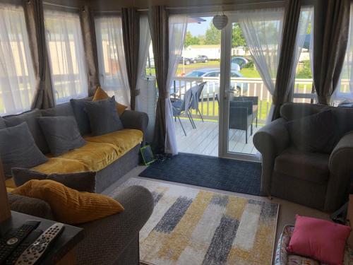 Posezení v ubytování 8 Berth Static Caravan Haven Marton Mere Blackpool