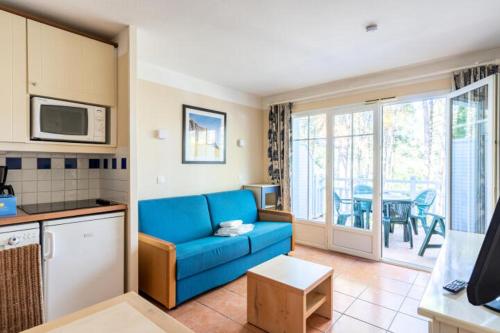 Photo de la galerie de l'établissement Appartement sur golf avec piscine chauffée à Lacanau-Océan, à Lacanau