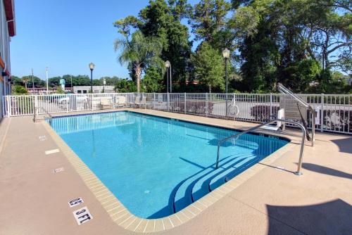 a large swimming pool with blue water at Holiday Inn Express Silver Springs - Ocala by IHG in Silver Springs