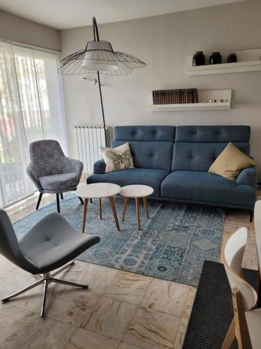 Ruang duduk di Cosy Home in South Alsace for work and leisure