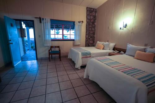 Ein Bett oder Betten in einem Zimmer der Unterkunft Hotel Oasis