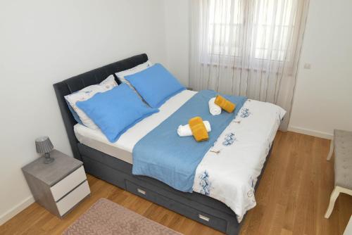 M&T Apartment with garage,near the Old Town