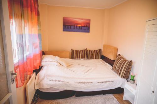 Posteľ alebo postele v izbe v ubytovaní Kertvárosi kuckó Debrecenben!