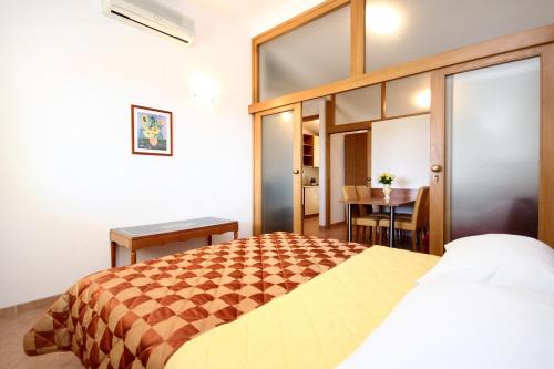 Apartment Baska Voda 10027a