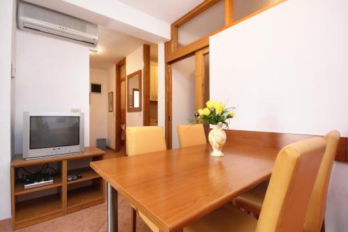 Apartment Baska Voda 10027c