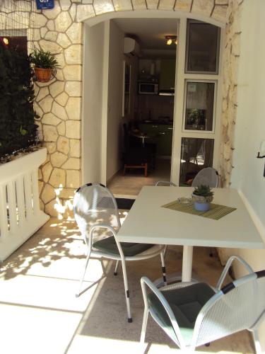 Apartments with a parking space Hvar - 9658