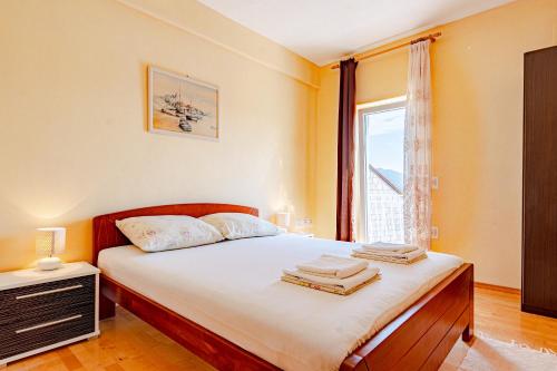 Giường trong phòng chung tại Apartments by the sea Korcula - 10051