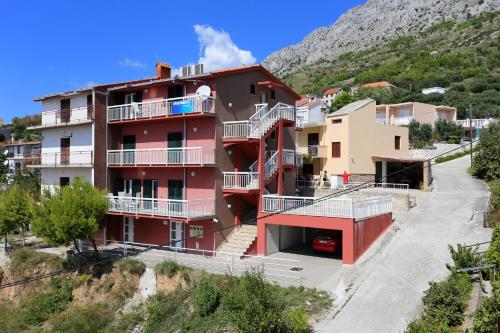 Fotografia z galérie ubytovania Apartments with a parking space Stanici, Omis - 10324 v Omise