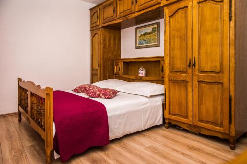 Apartments by the sea Kastel Stafilic, Kastela - 10264