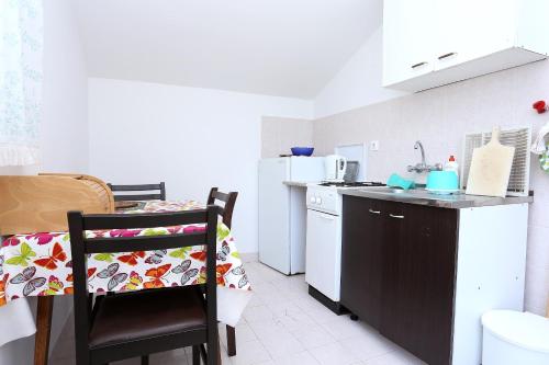 Kuchyň nebo kuchyňský kout v ubytování Apartment Drace 10211b