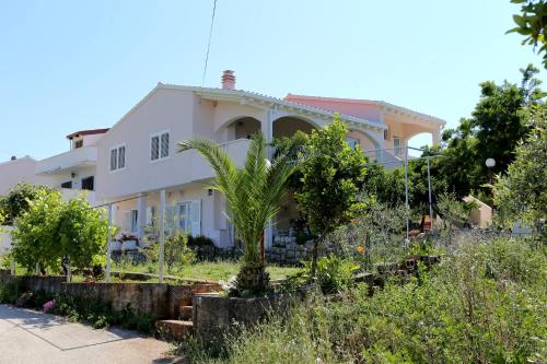 Κήπος έξω από το Studio Drace 10135a