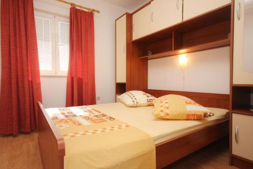 Posteľ alebo postele v izbe v ubytovaní Apartments with a parking space Orebic, Peljesac - 10082